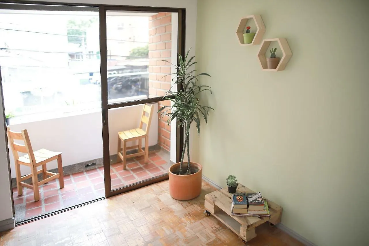 Albaka Guest House B&B 메딜린